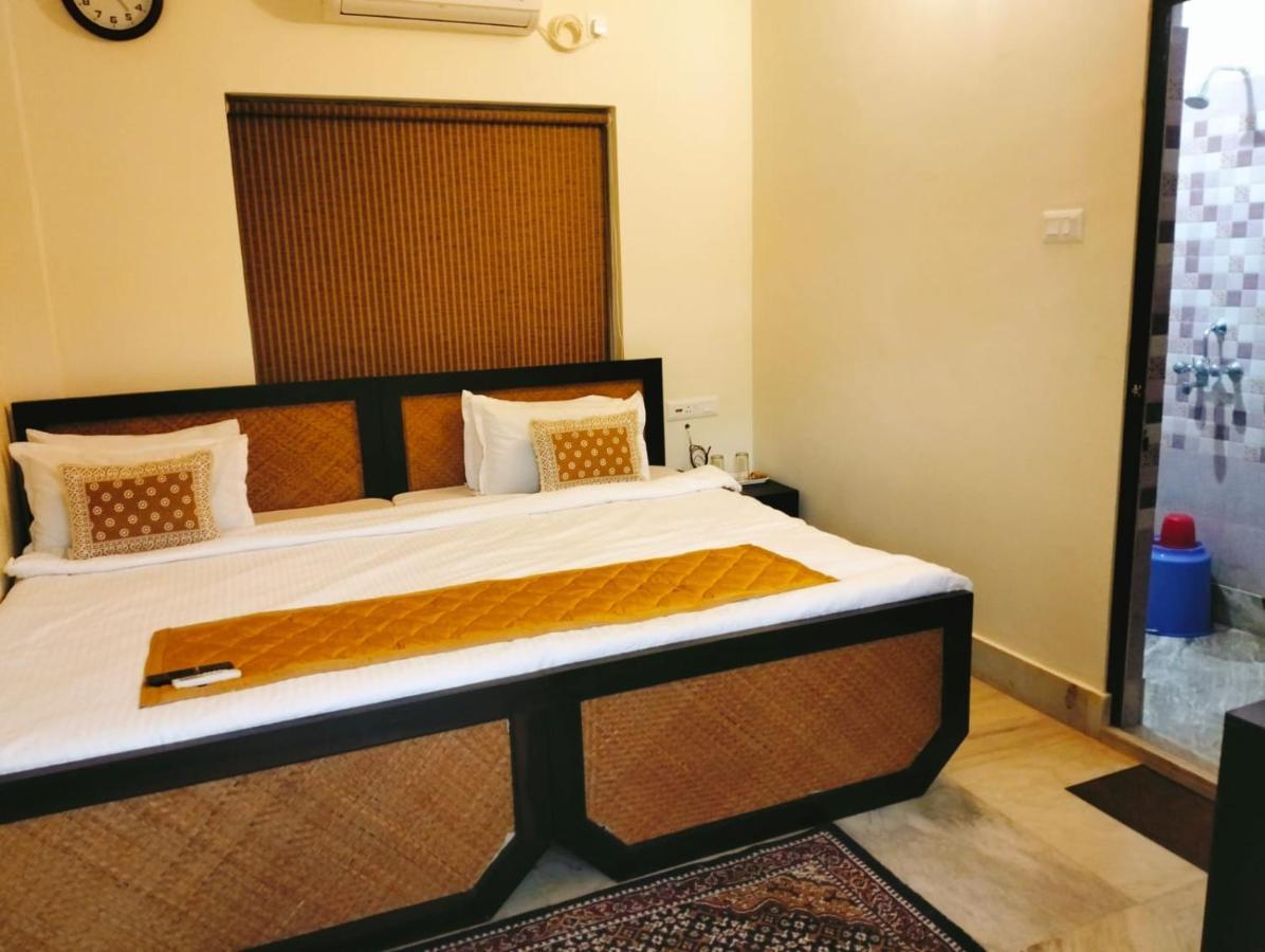 Hotel Kolam Shānti Niketan Exterior foto